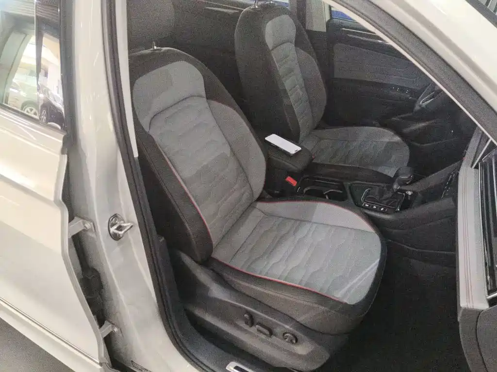 Volkswagen Tiguan L — миниатюра 20
