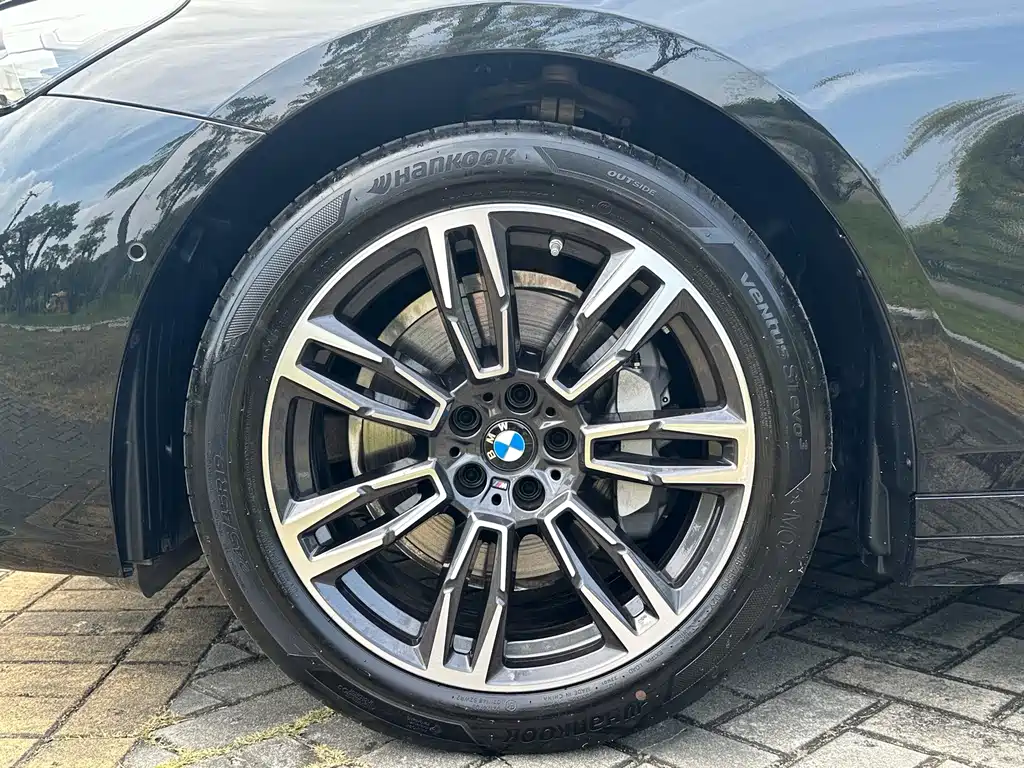 BMW 5 Series — миниатюра 20