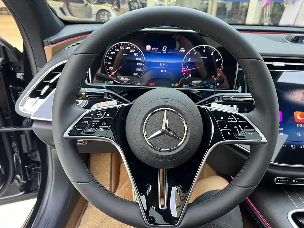 Mercedes-Benz E-Class — миниатюра 9