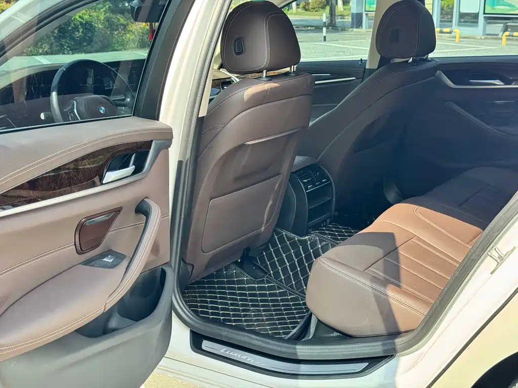 BMW 5 Series — миниатюра 10