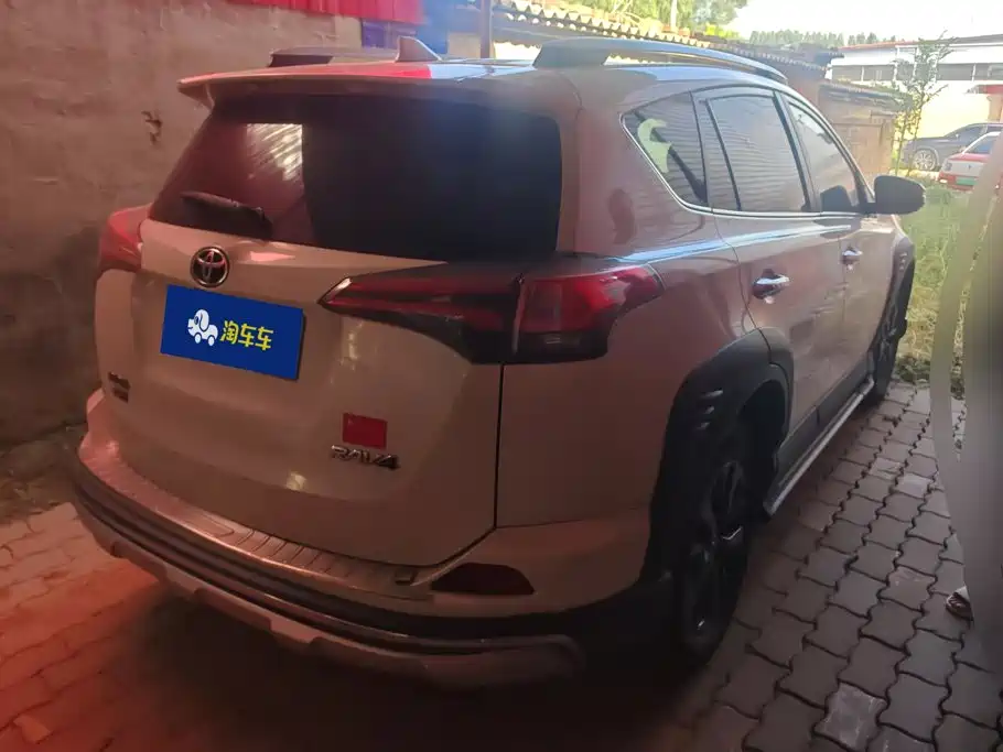 Toyota RAV4 — миниатюра 3
