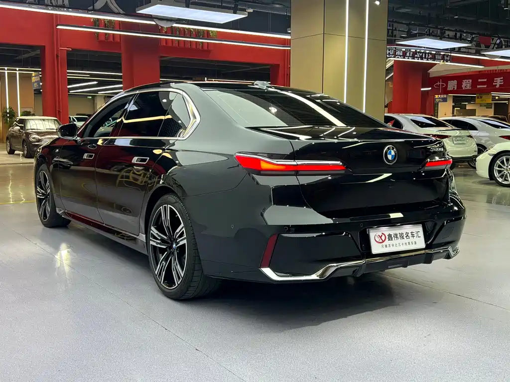 BMW 7 Series — миниатюра 17