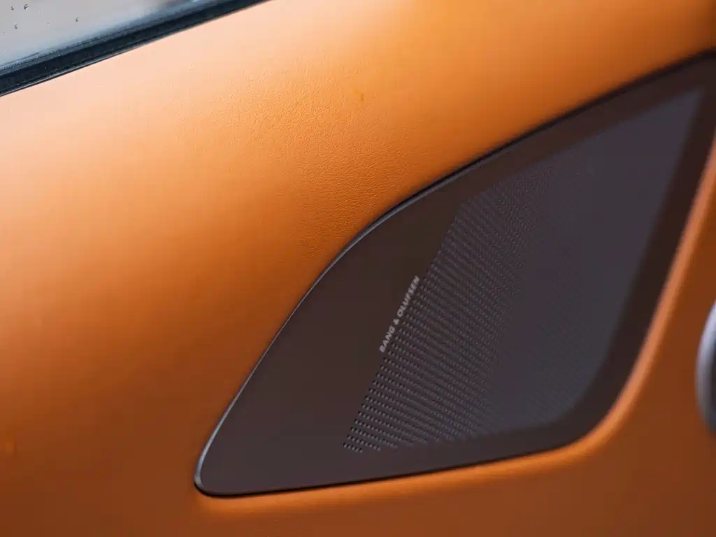 Aston Martin Rapide — миниатюра 11