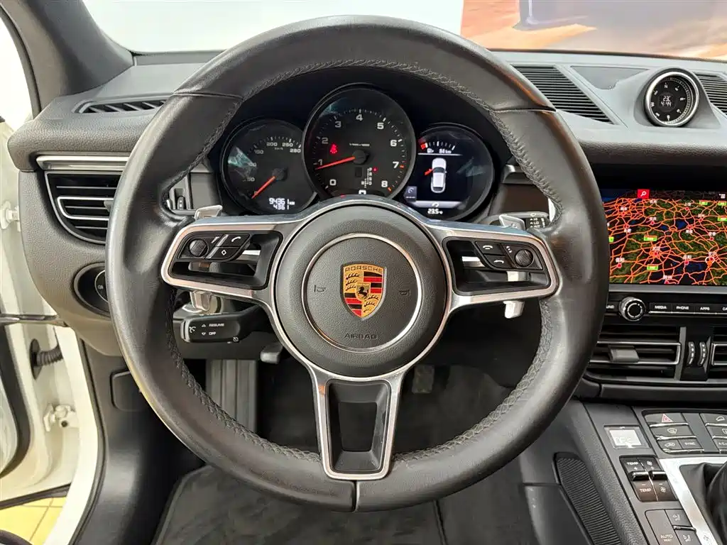 Porsche Macan — миниатюра 16