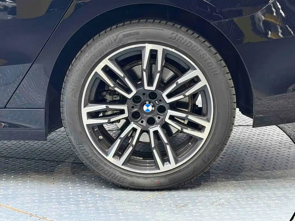 BMW 5 Series — миниатюра 10