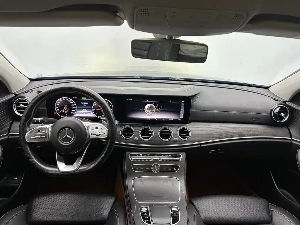 Mercedes-Benz E-Class — миниатюра 13