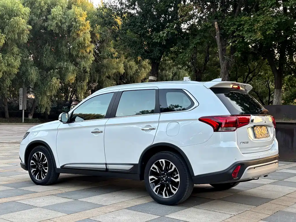 Mitsubishi Outlander — миниатюра 4