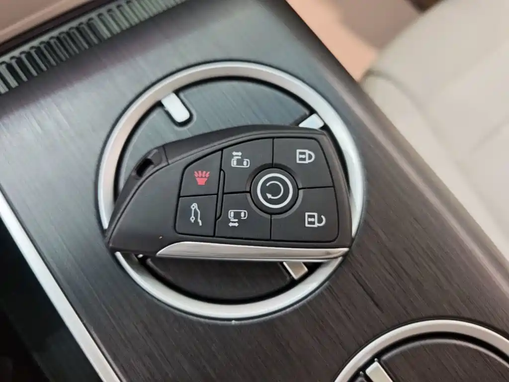 Buick GL8 Hybrid — миниатюра 9
