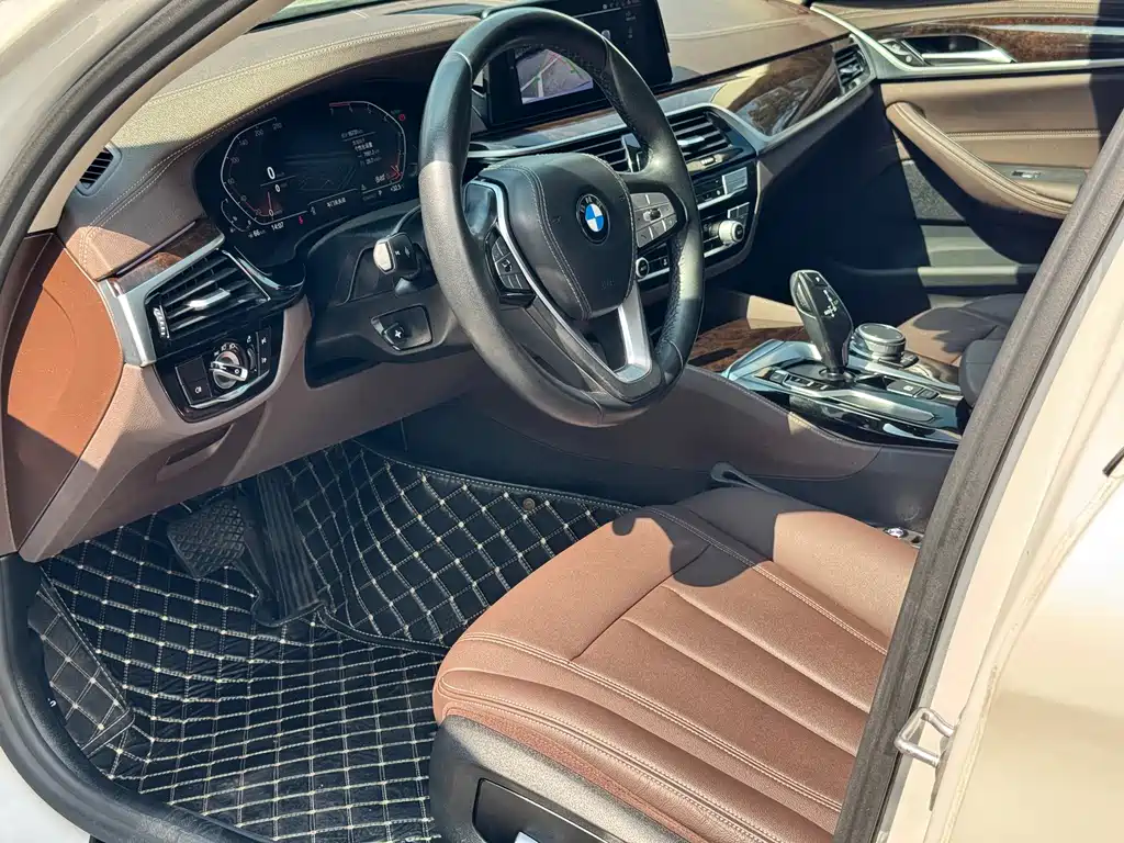 BMW 5 Series — миниатюра 9