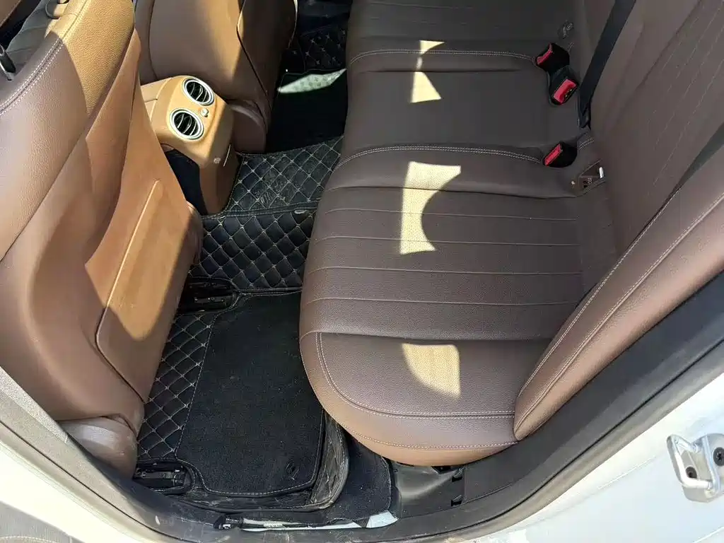 Mercedes-Benz E-Class (Import) — миниатюра 7