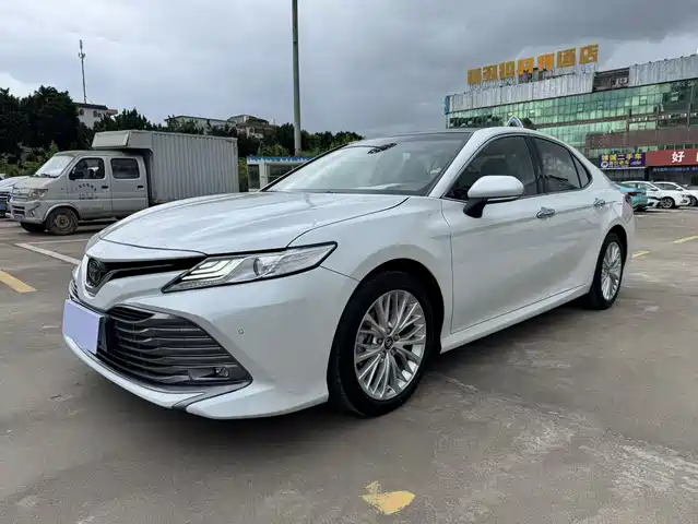TOYOTA CAMRY