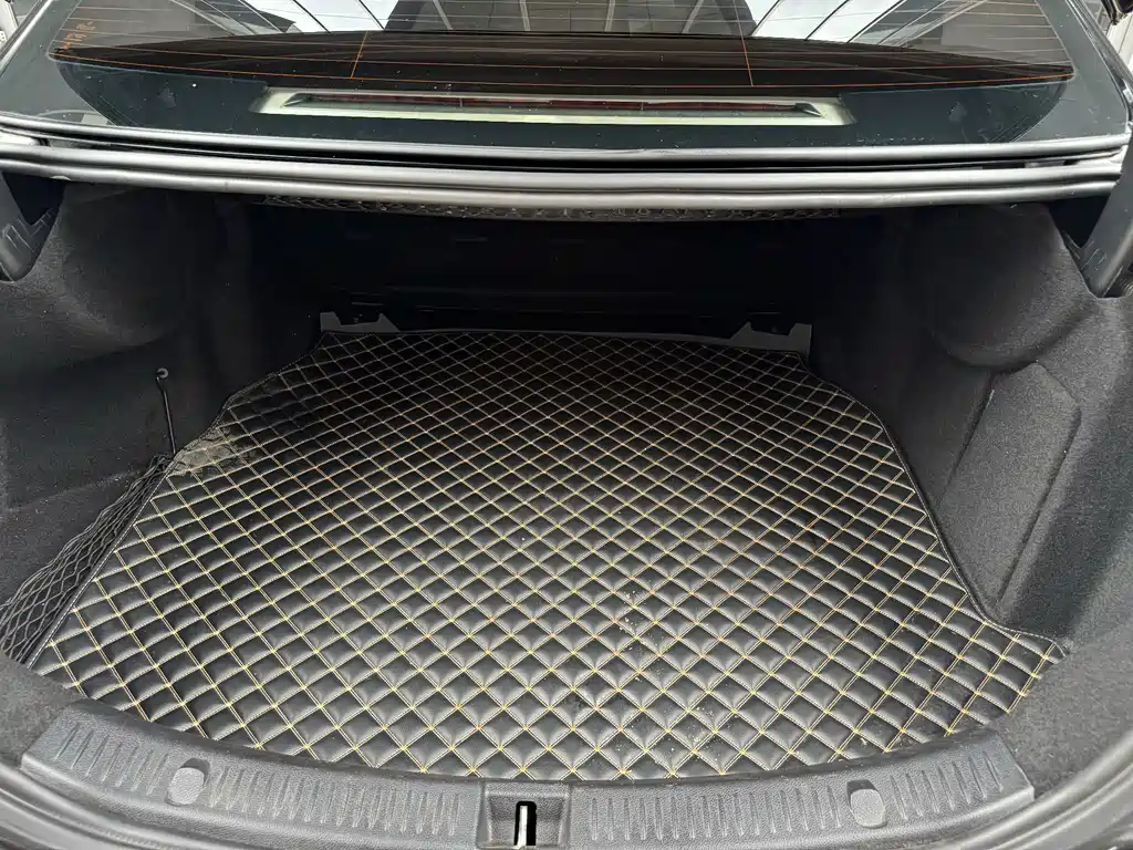 Mercedes-Benz E-Class — миниатюра 47