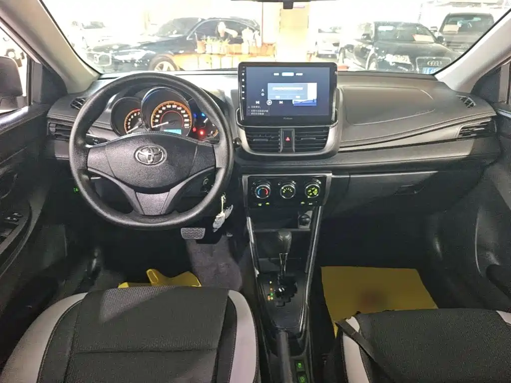 Toyota Yaris L — миниатюра 10