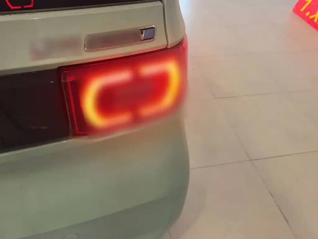 Wuling MINIEV — миниатюра 8