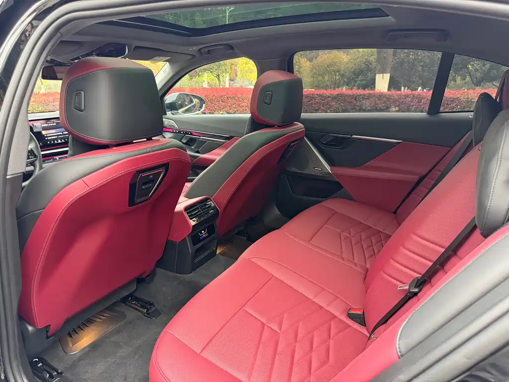 BMW i5 — миниатюра 12