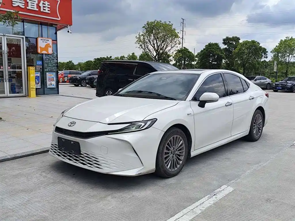 2024 Toyota Camry - zdjęcie 1 z 9