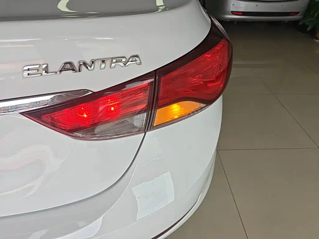 Hyundai Elantra Langdong — миниатюра 8