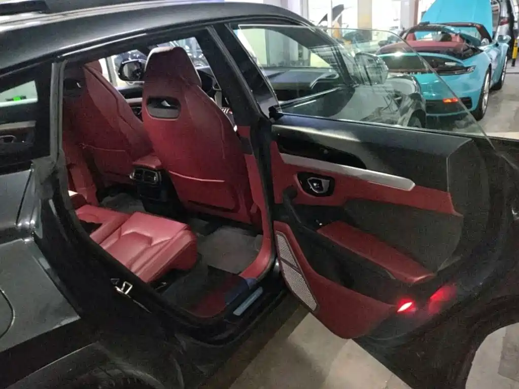 Lamborghini Urus — миниатюра 8