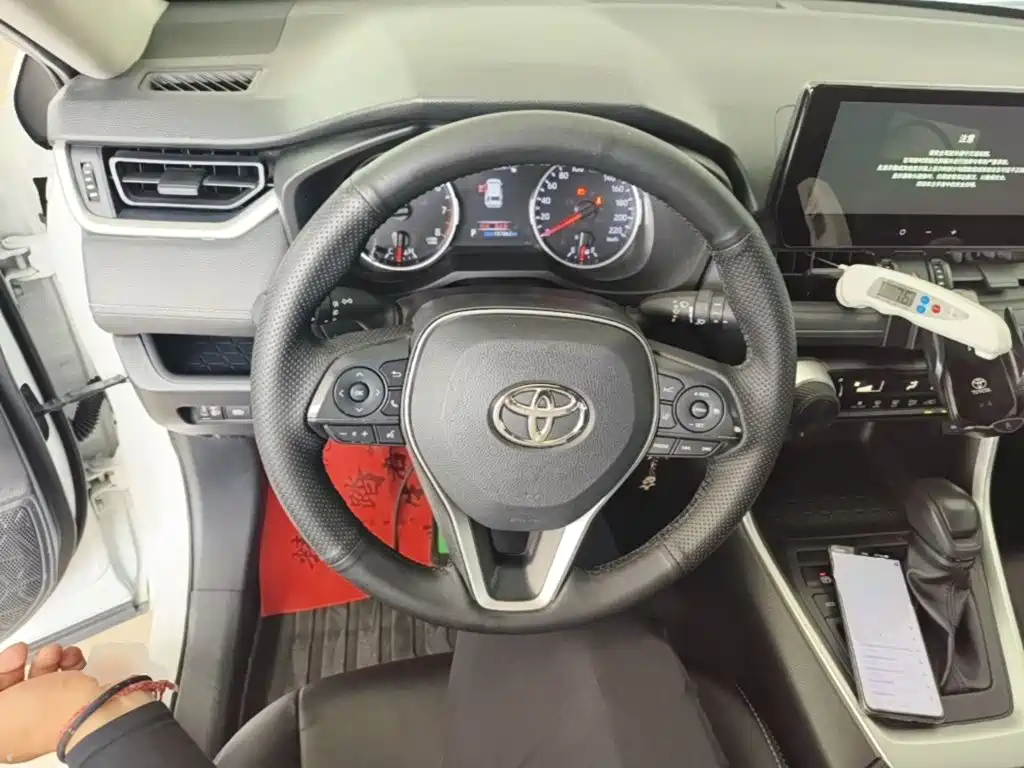 Toyota RAV4 — миниатюра 11