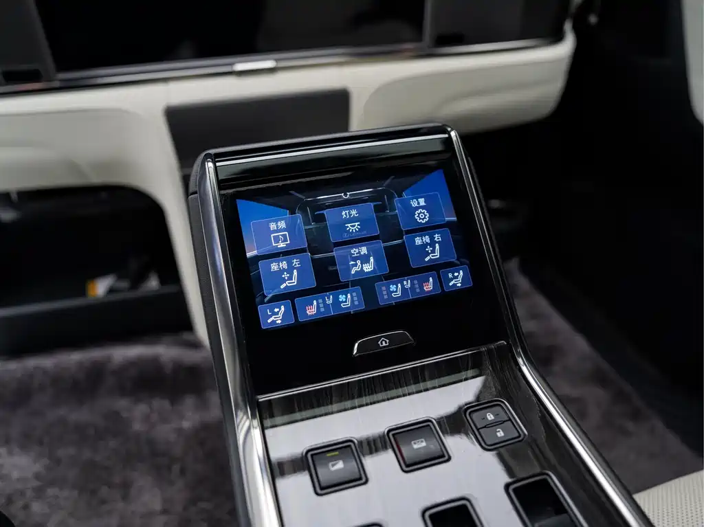Lexus LM — миниатюра 17