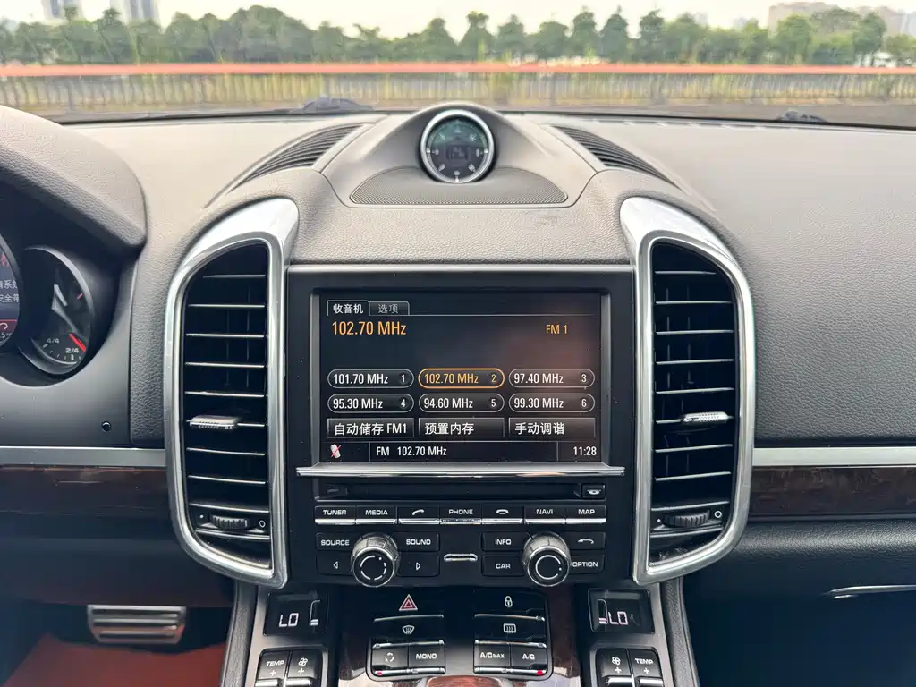 Porsche Cayenne — миниатюра 20