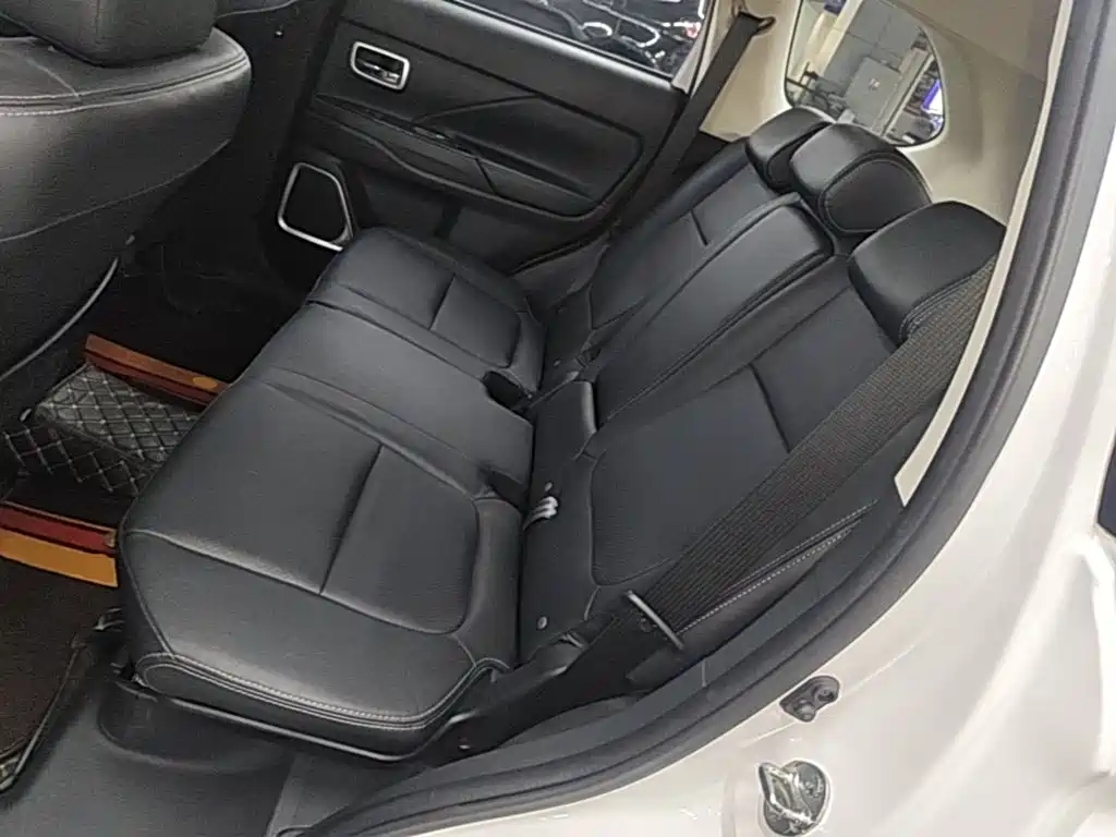 Mitsubishi Outlander — миниатюра 13