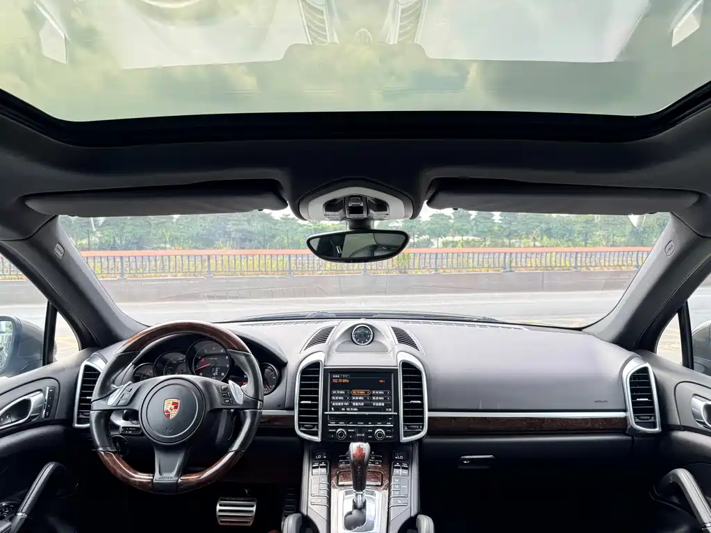 Porsche Cayenne — миниатюра 19