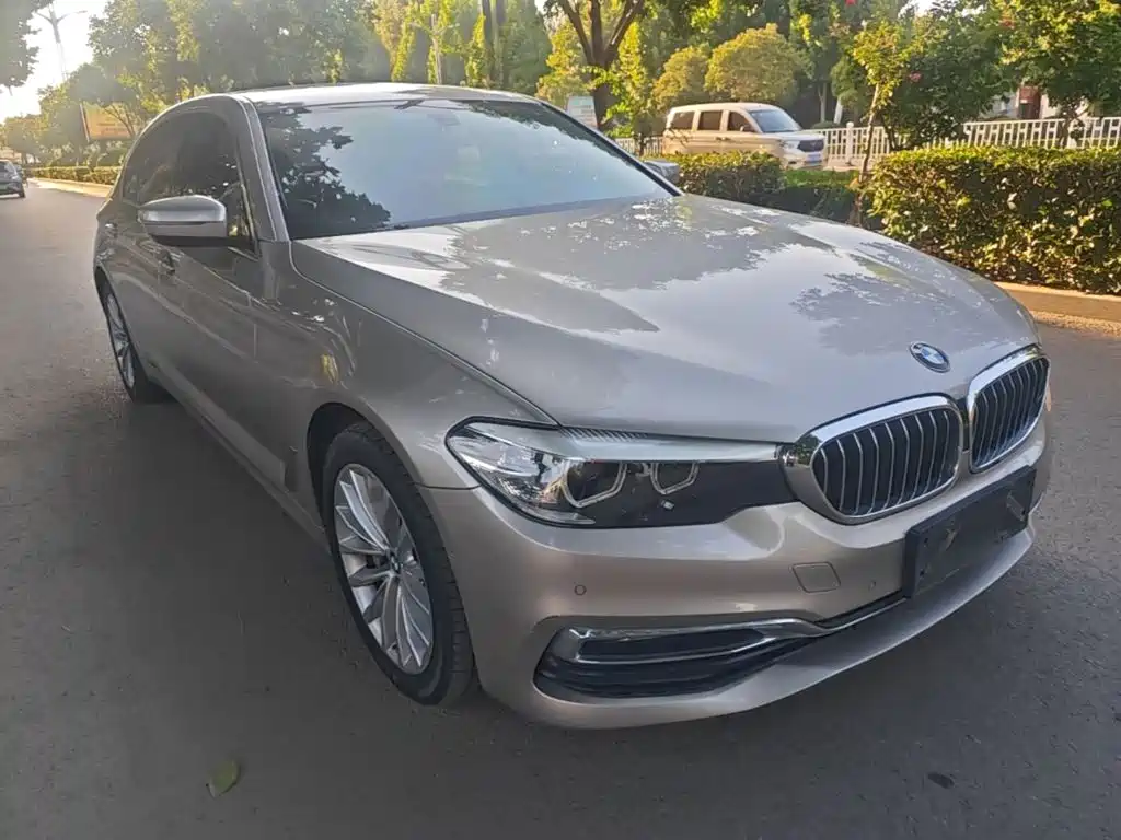 BMW 5 Series — миниатюра 4