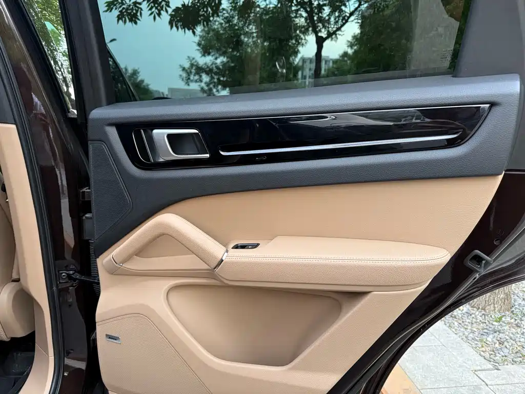 Porsche Cayenne — миниатюра 13