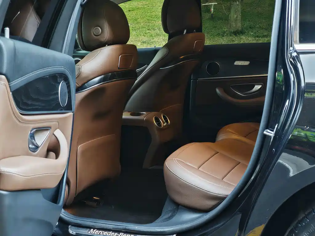 Mercedes-Benz E-Class — миниатюра 7