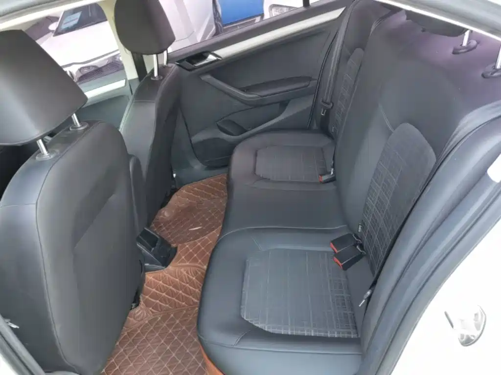 Volkswagen Jetta — миниатюра 17
