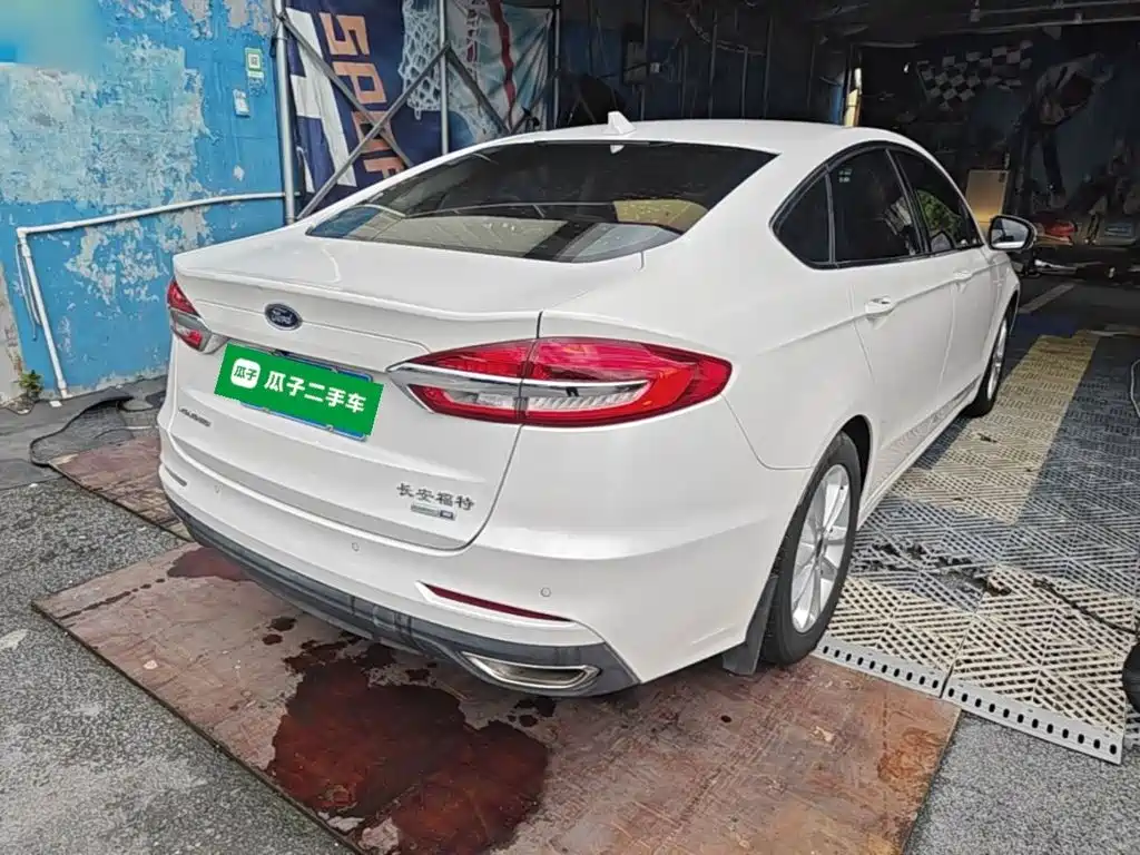 Ford Mondeo — миниатюра 7