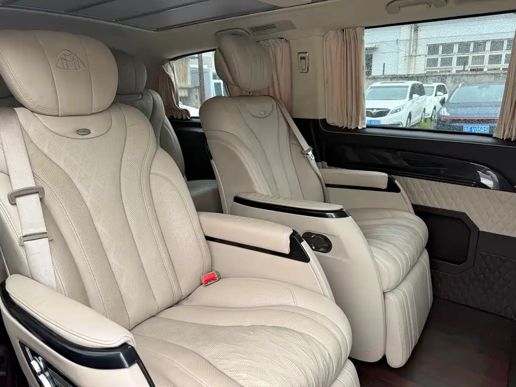 Mercedes-Benz Vito 2020 2.0T Elite 7 мест