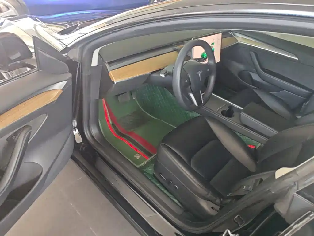 Tesla Model 3 — миниатюра 16