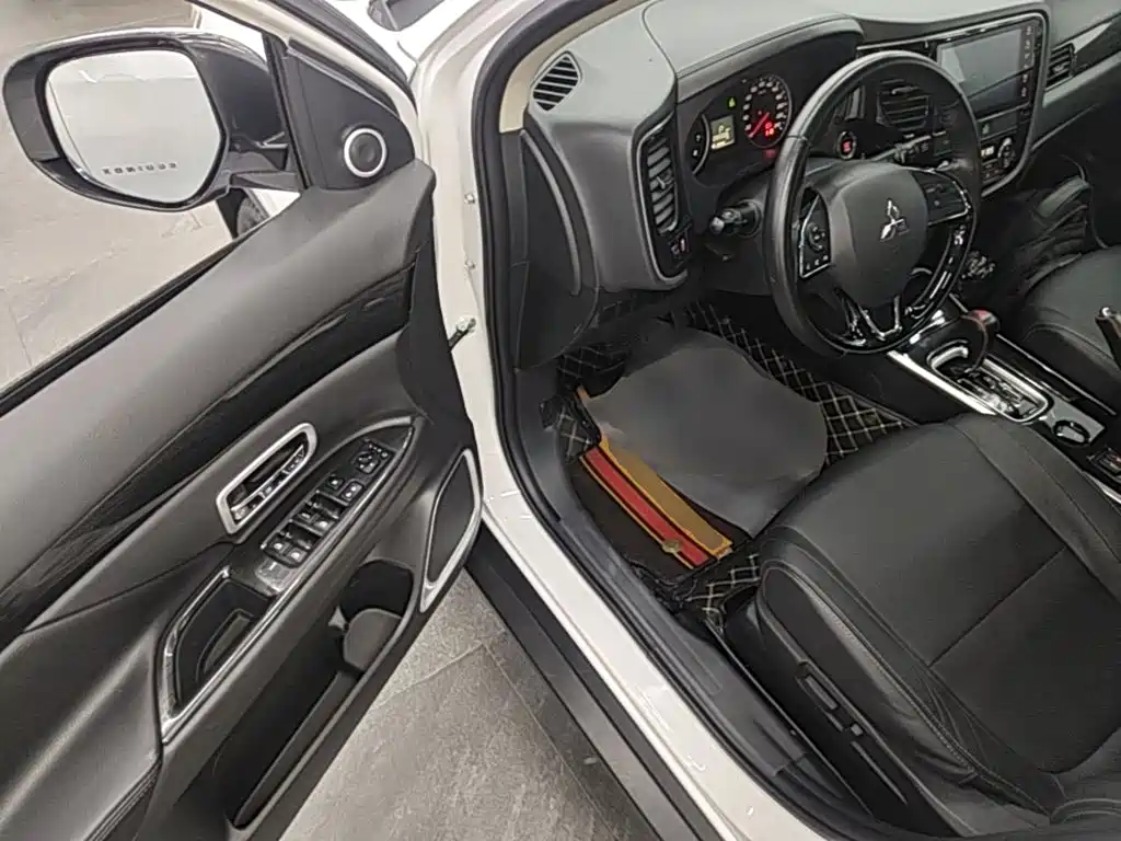 Mitsubishi Outlander — миниатюра 12