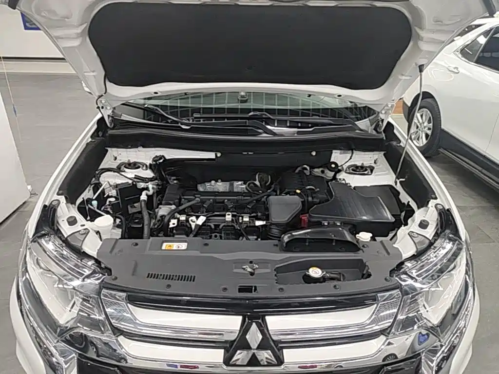 Mitsubishi Outlander — миниатюра 16