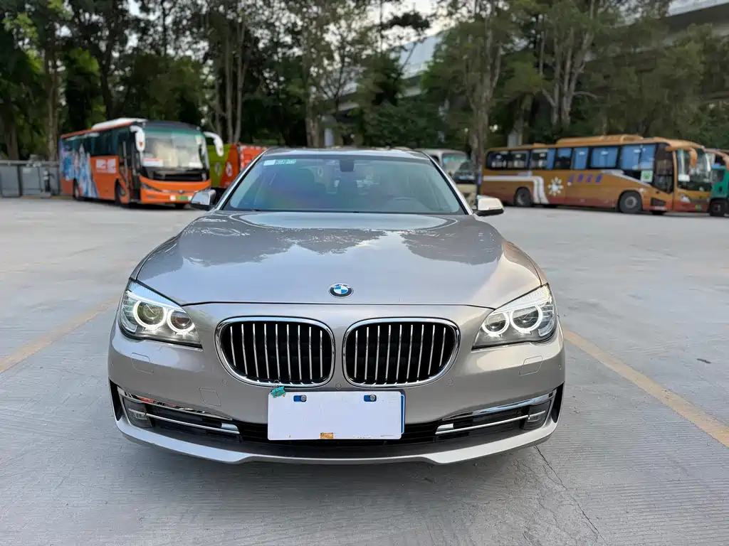 BMW 7 Series — миниатюра 3