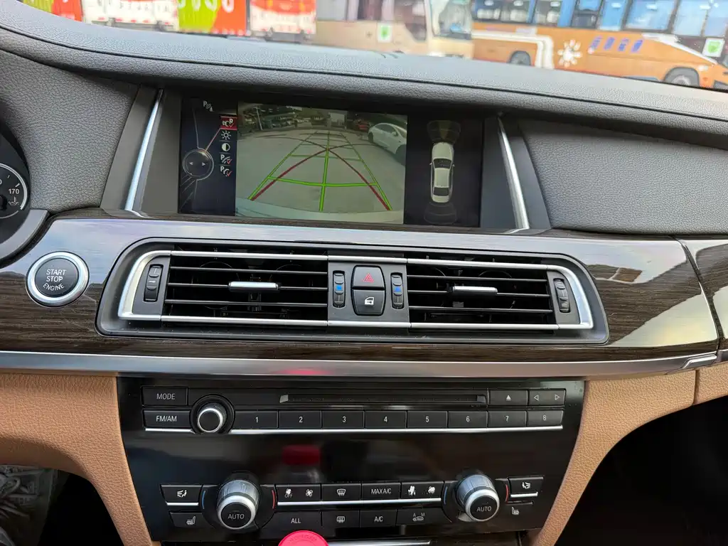 BMW 7 Series — миниатюра 16