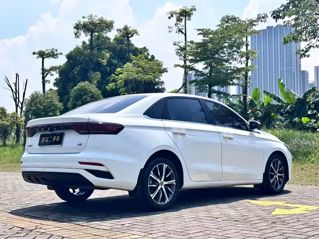 Geely Emgrand — миниатюра 4