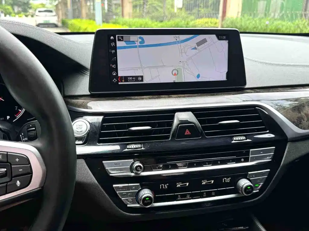 BMW 5 Series — миниатюра 13