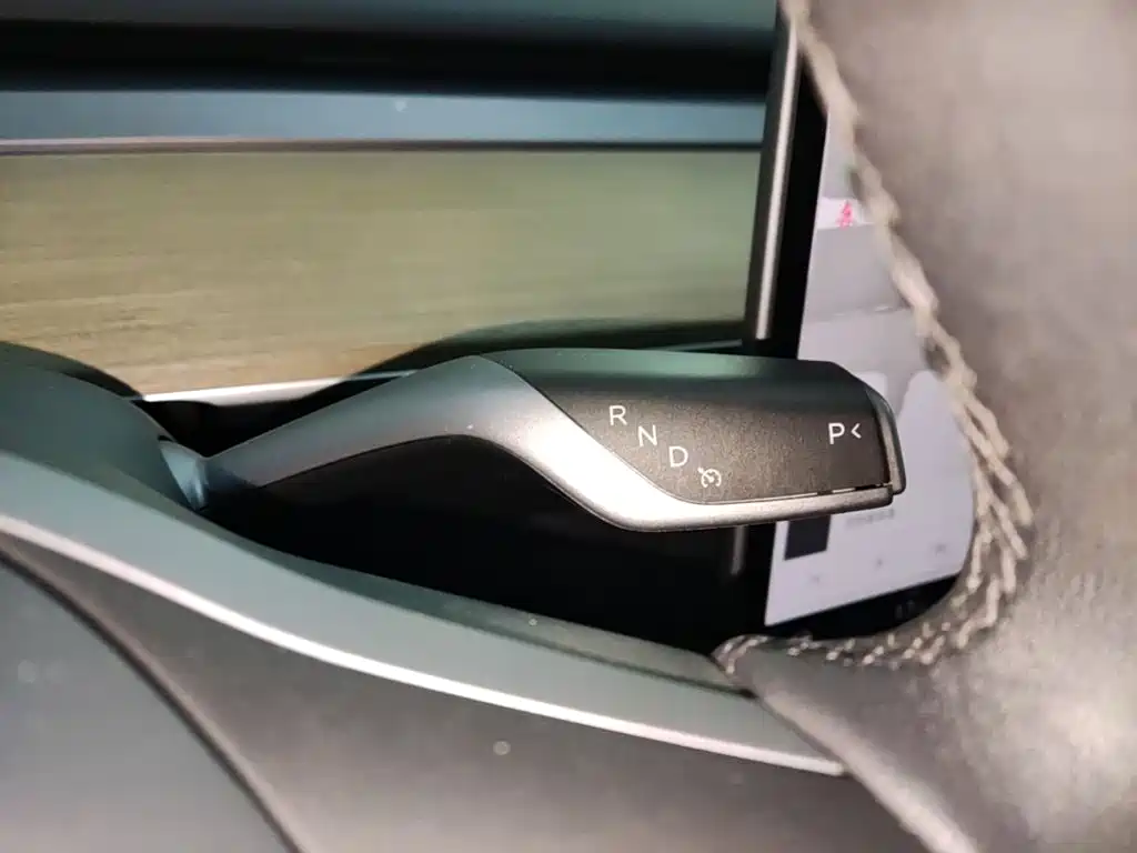 Tesla Model Y — миниатюра 14