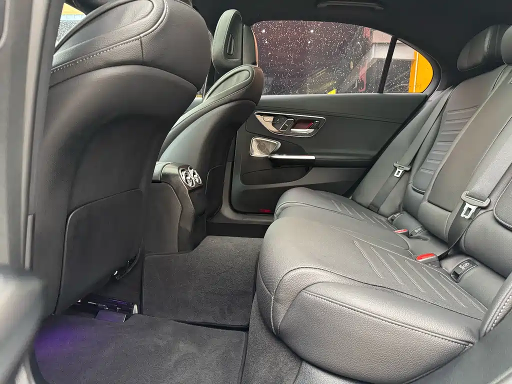 Mercedes-Benz C-Class — миниатюра 12