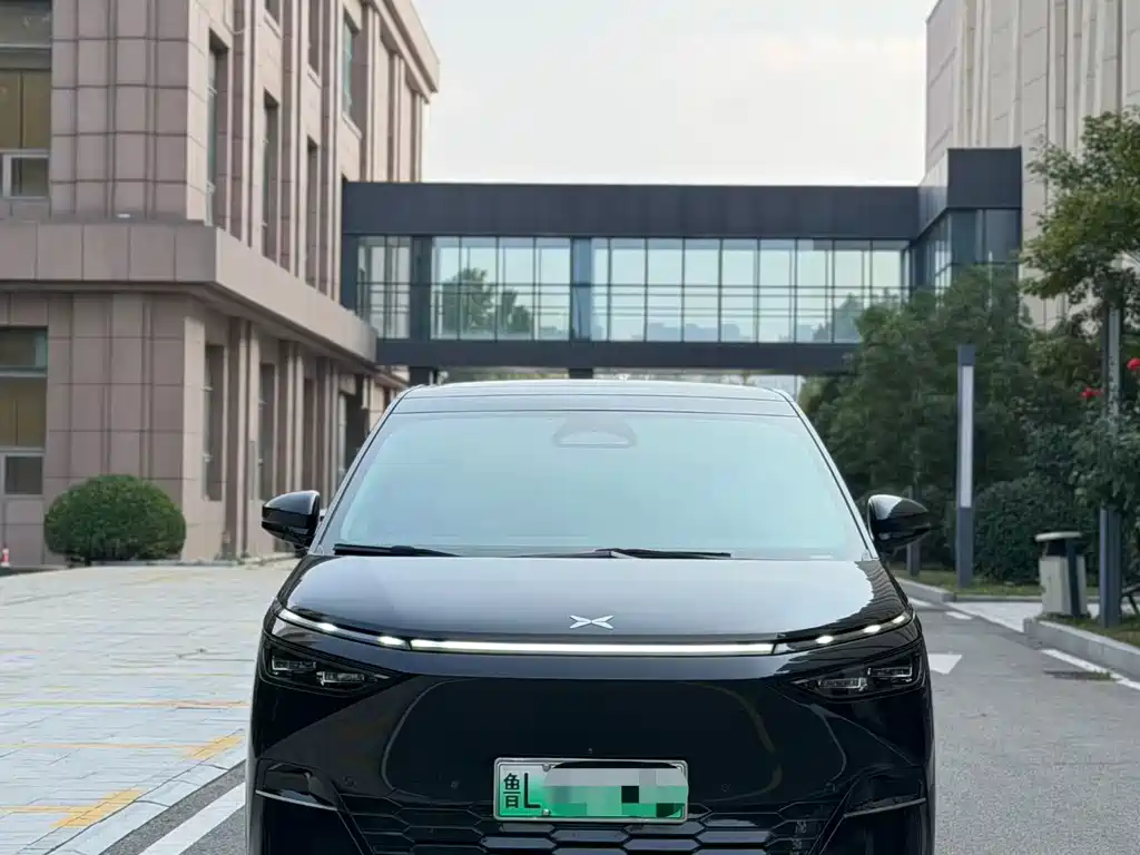 XPeng X9 — миниатюра 2