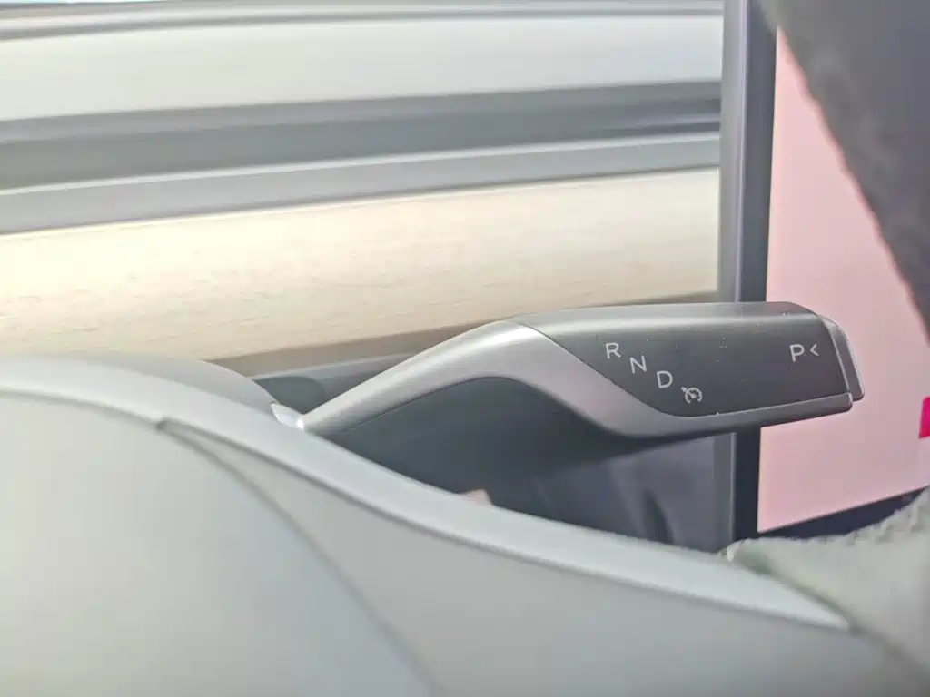 Tesla Model Y — миниатюра 14