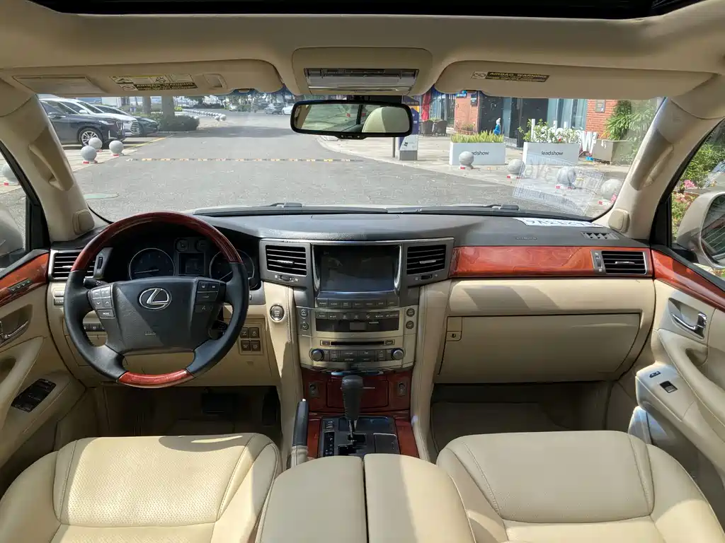 Lexus LX — миниатюра 15