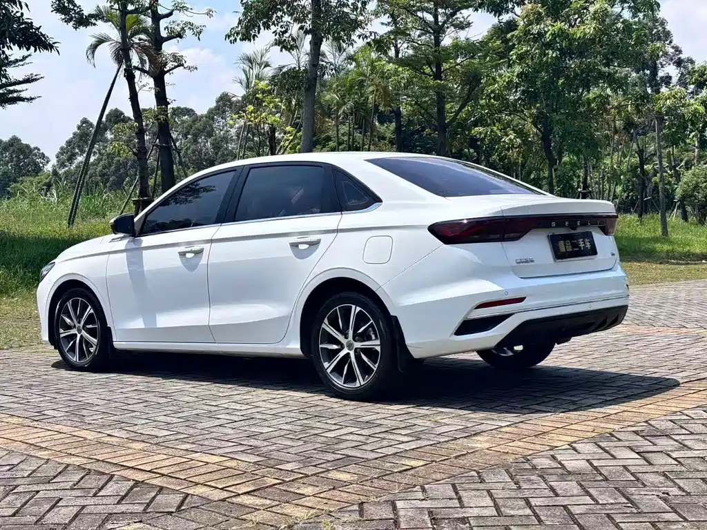 Geely Emgrand — миниатюра 6
