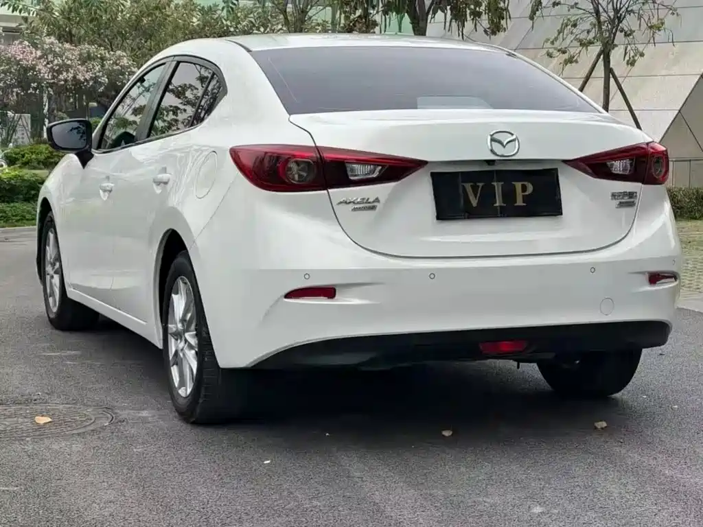 Mazda 3 Axela - фото 9