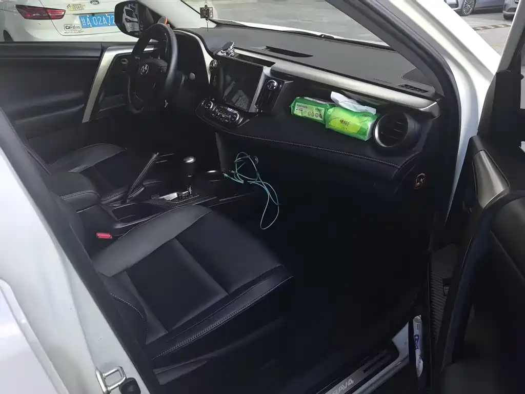Toyota RAV4 — миниатюра 14