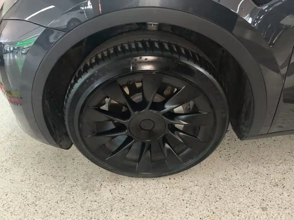 Tesla Model Y — миниатюра 23