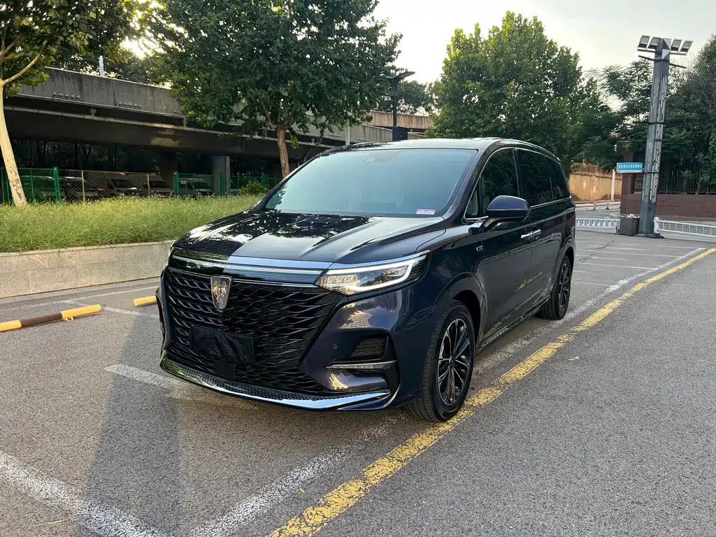 Roewe iMAX8
